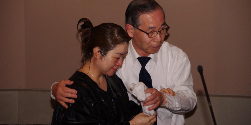 Satsuki Yamashiro, 45, a midwife at Tokyo Adventist Hospital, being baptized at Amanuma Seventh-day Adventist Church in Tokyo on May 19, 2018. She was one of two baptisms at the church and the first person in her family to join the Adventist Church. (Kazuo Hori / ASI Japan)