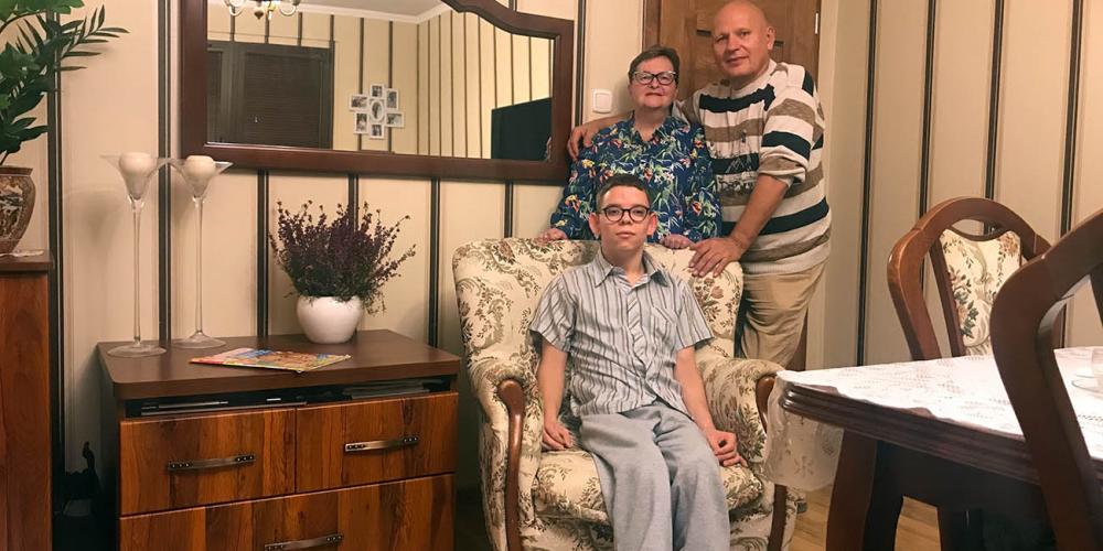 Halina Pastuszko posing with her husband, Wladyslaw, and foster son, David, at their home in Rumia, Poland. (Andrew McChesney / Adventist Mission)