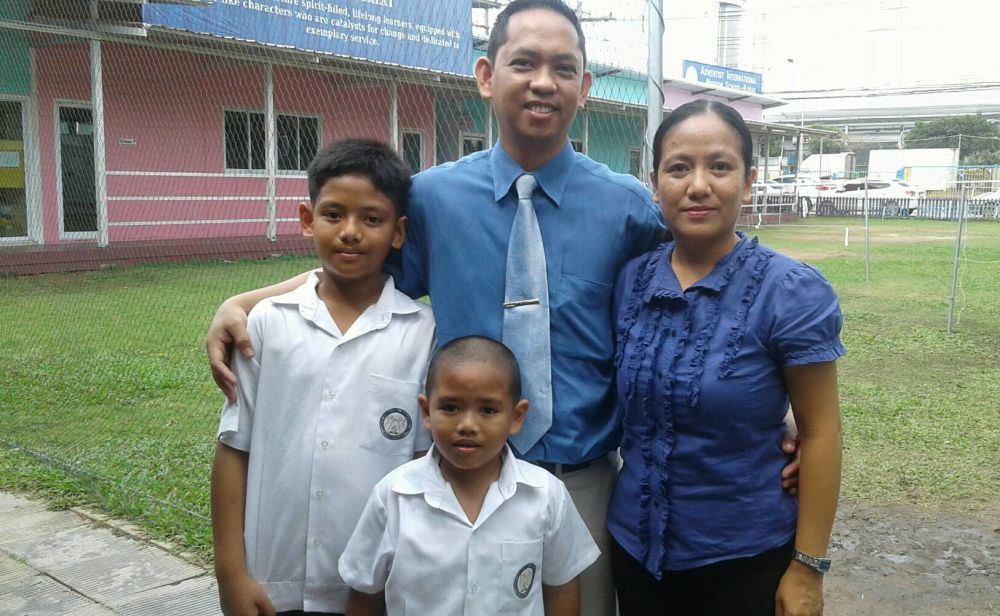 Johrel Milton P. Galube with his parents and younger brother at Adventist International Mission School – Korat. (Courtesy of the school)